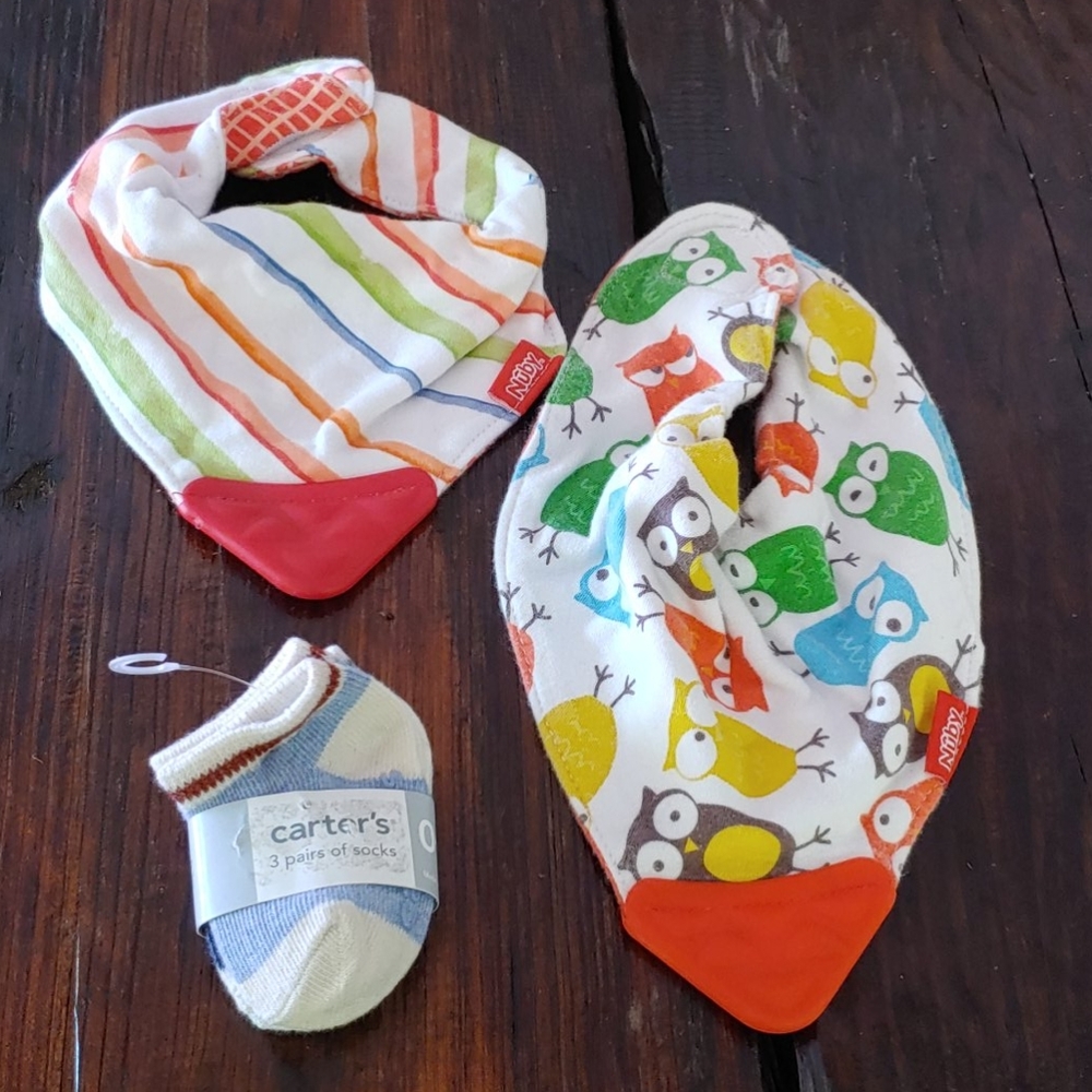 Nuby Bibs w rubber teether Newborn socks Boys